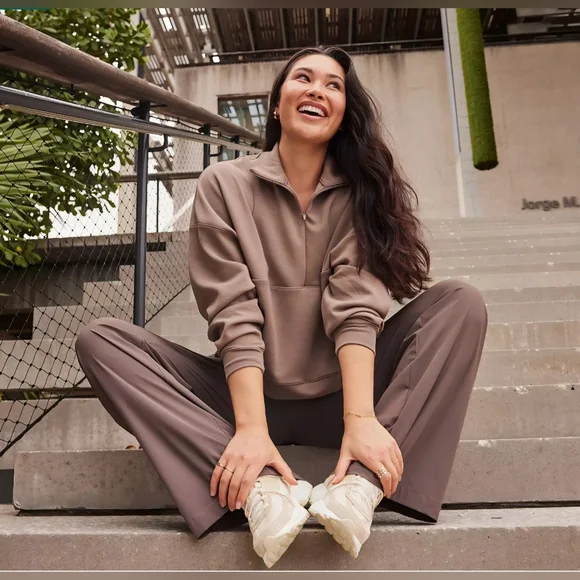 Nike 24.7 ImpossiblySoft Oversized 1/2 Zip Sweatshirt In Mink Brown, NWT - Picture 2 of 7